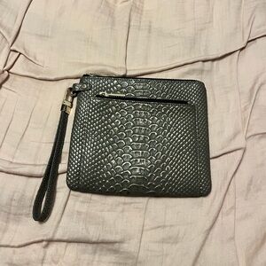 Danier wristlet